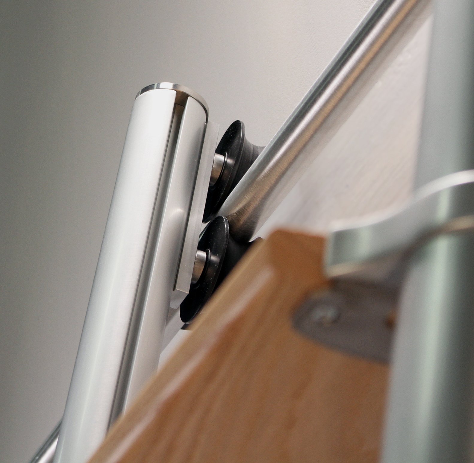 AL_MatteSilver_RedOak_Studio Upper