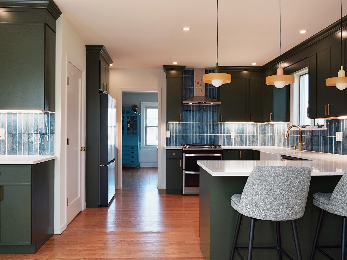 Fabuwood_Allure Luna_Hunter Green_(photo cred - FB, Horizon Kitchen & Bath Design)