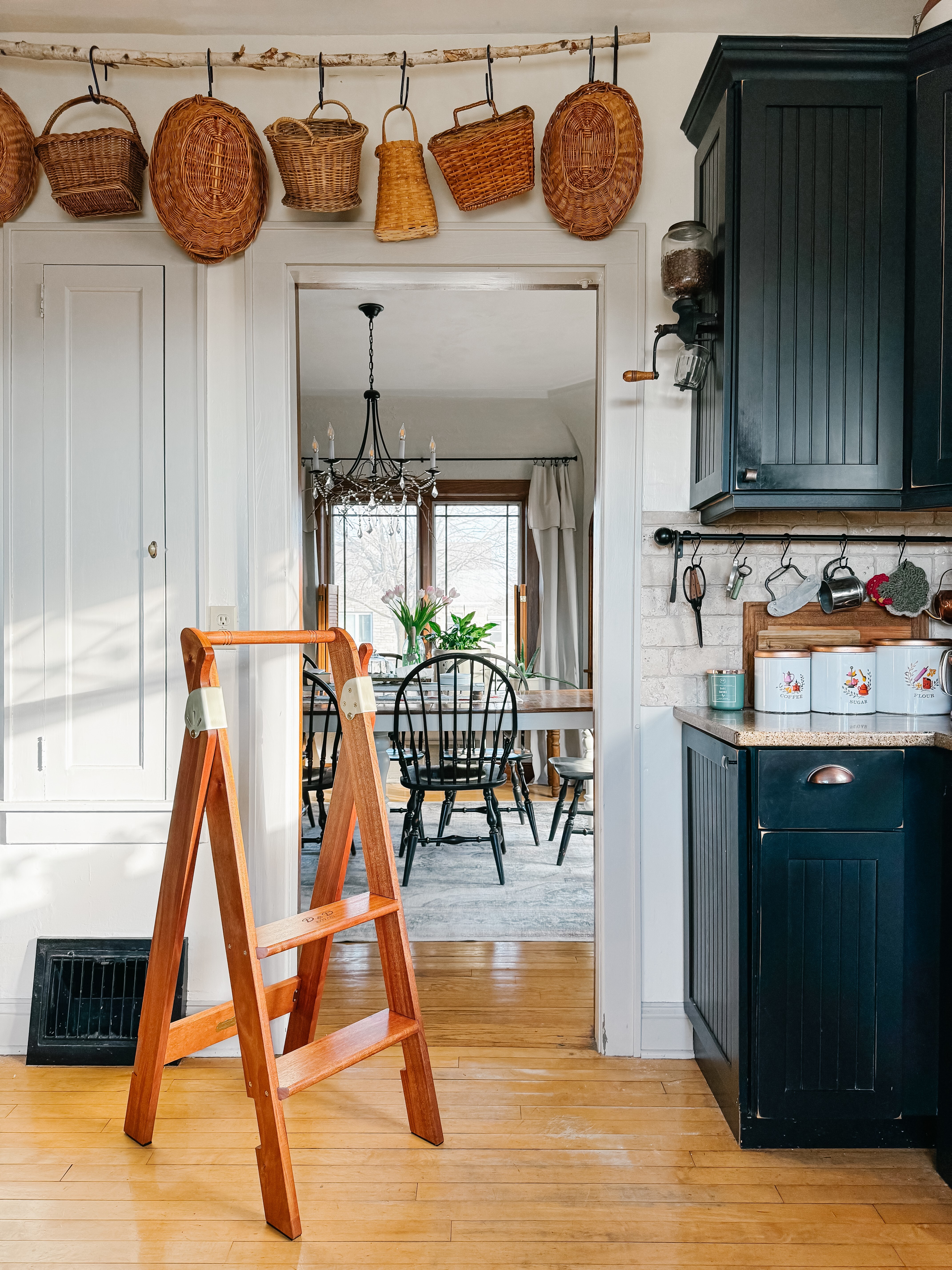 Pivot_Mahogany_SatinBrass